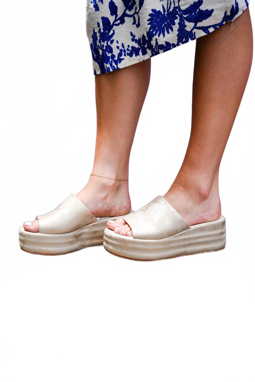 NEW MIRACLE MILES women's harbor platform slide sandals in gold